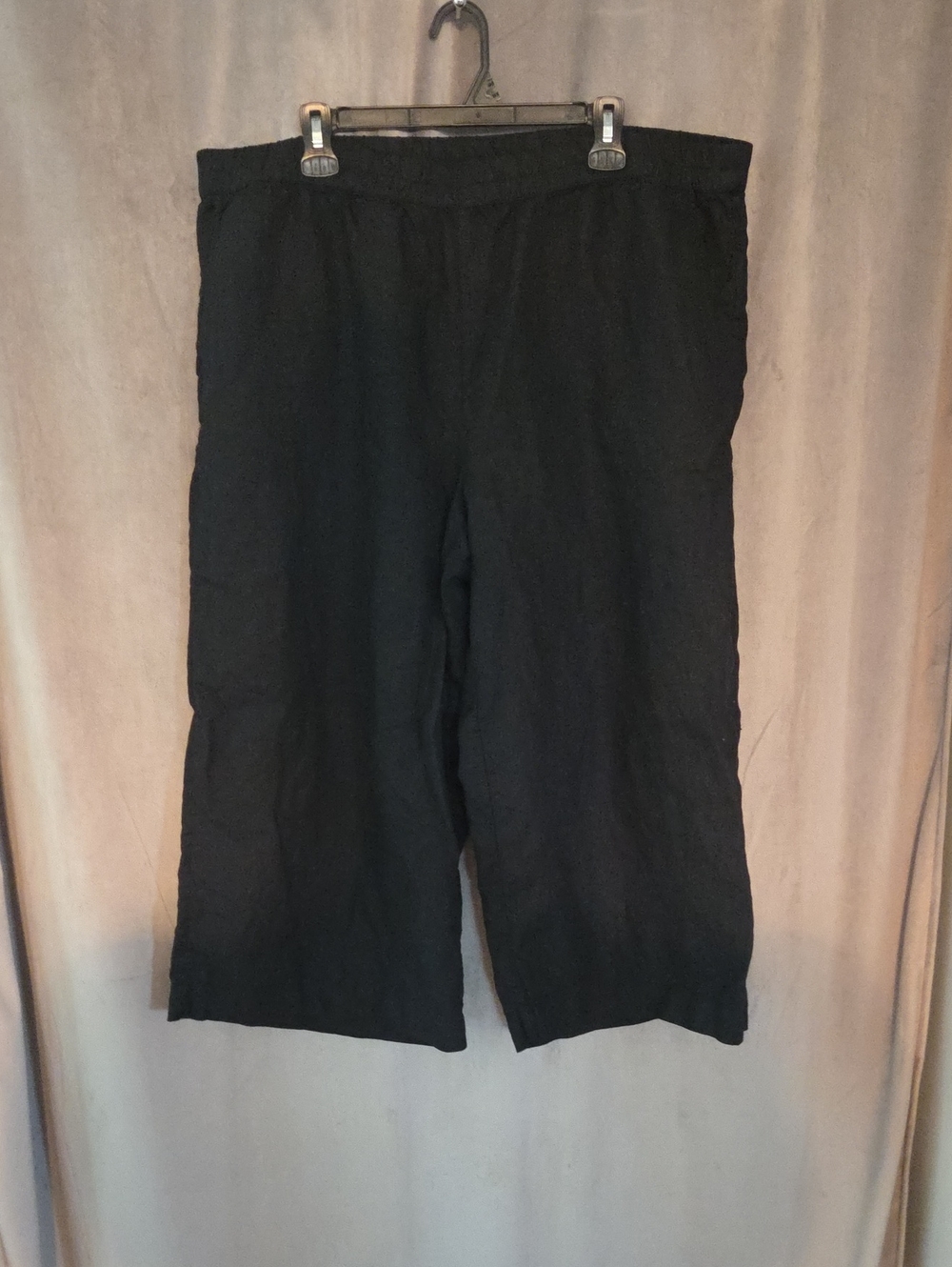 Comfort Stretch Black Cropped Capris